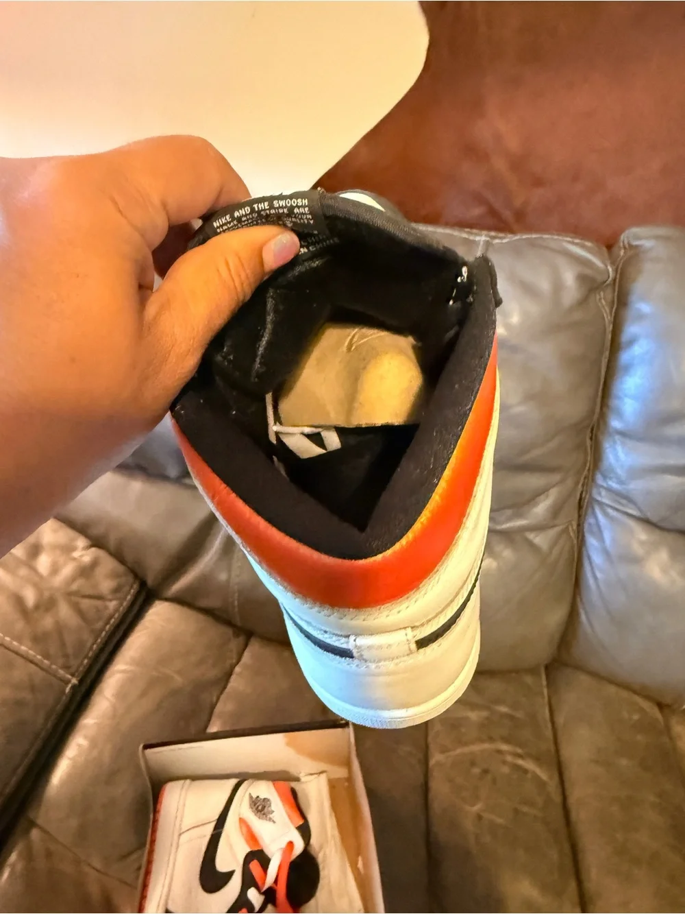 Jordan Air Jordan 1 Retro High OG White Black Red Box Tag